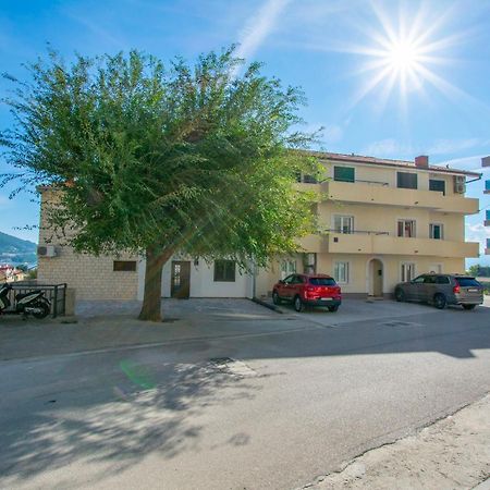 Apartment Zdravko Omis Exterior photo