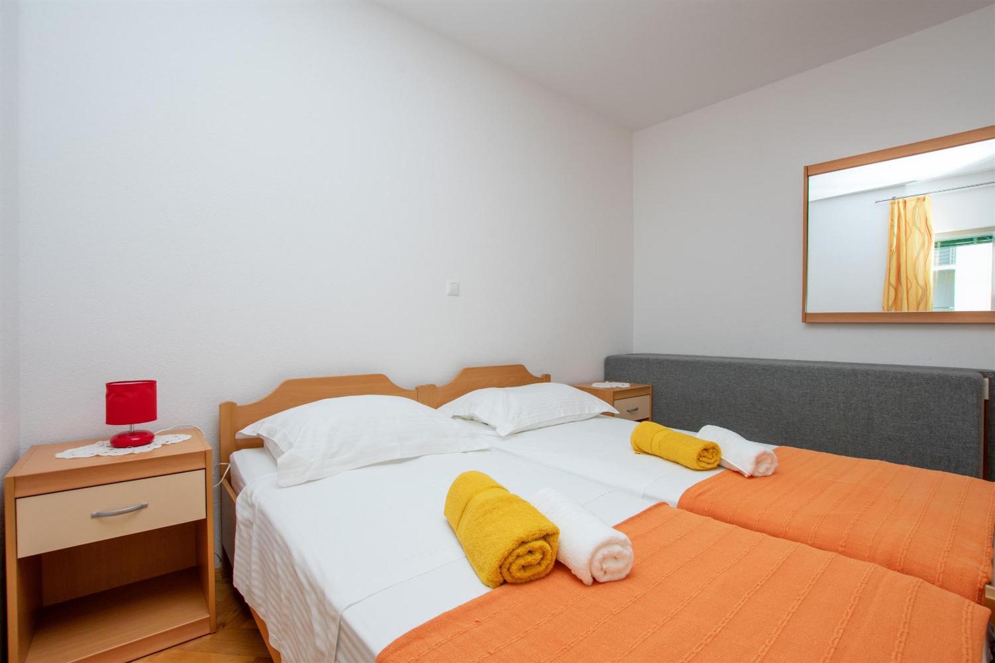 Apartment Zdravko Omis Exterior photo