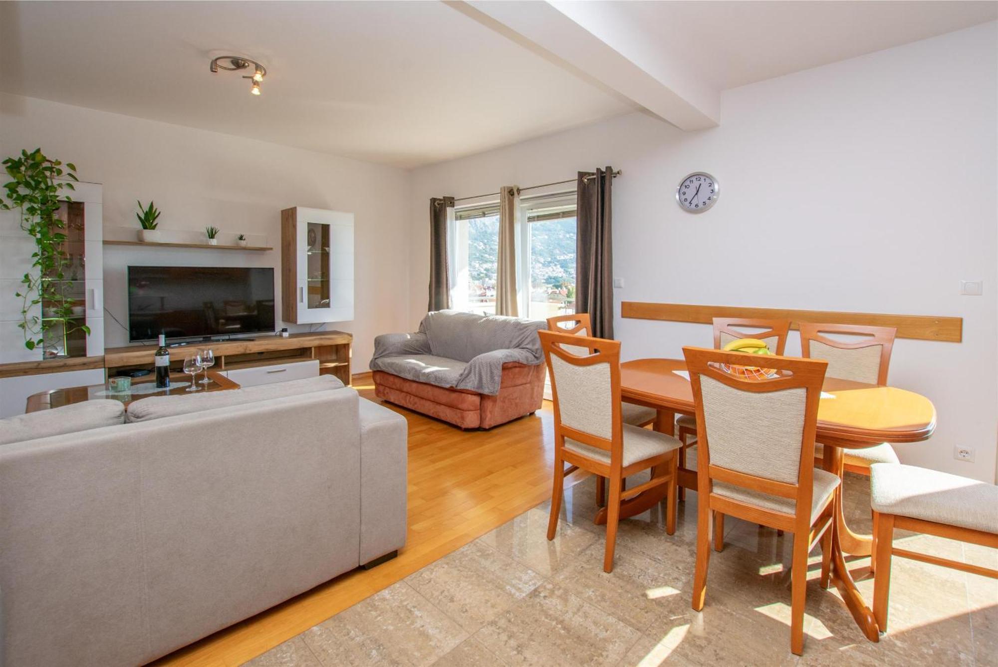 Apartment Zdravko Omis Exterior photo