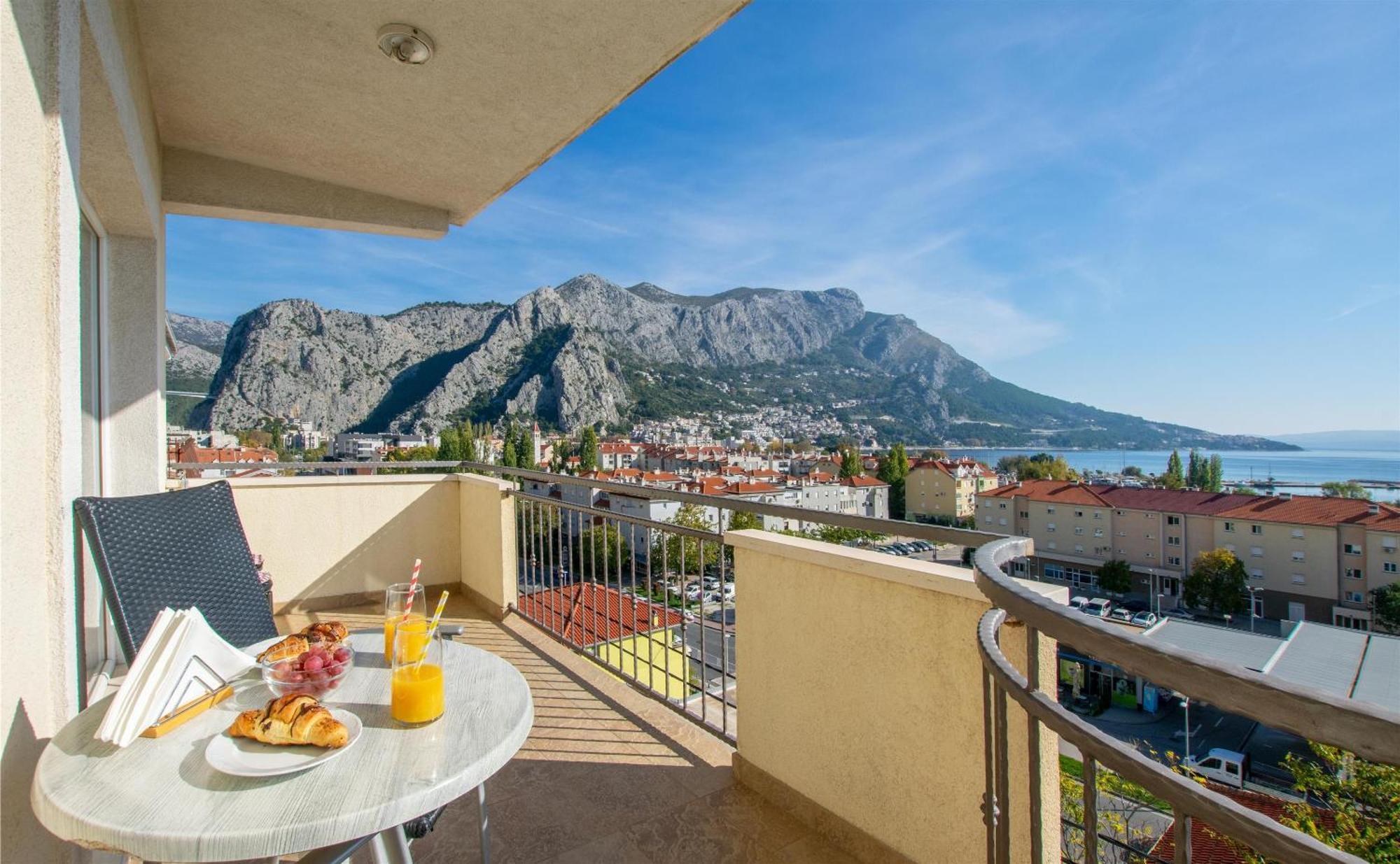 Apartment Zdravko Omis Exterior photo